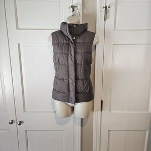 GAP Women's Charcoal Puffer Vest